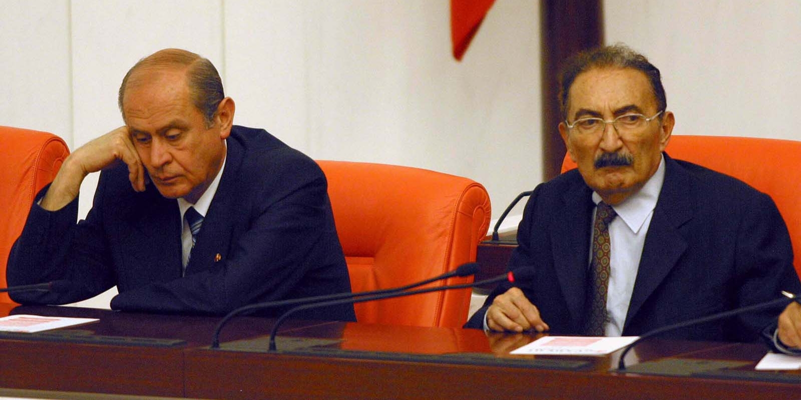 57. Hükümet'in Başbakanı Bülent Ecevit ve Başbakan Yardımcısı Devlet Bahçeli