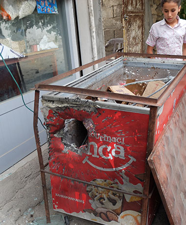 Silvan'da bombalanmış bir dondurma dolabı