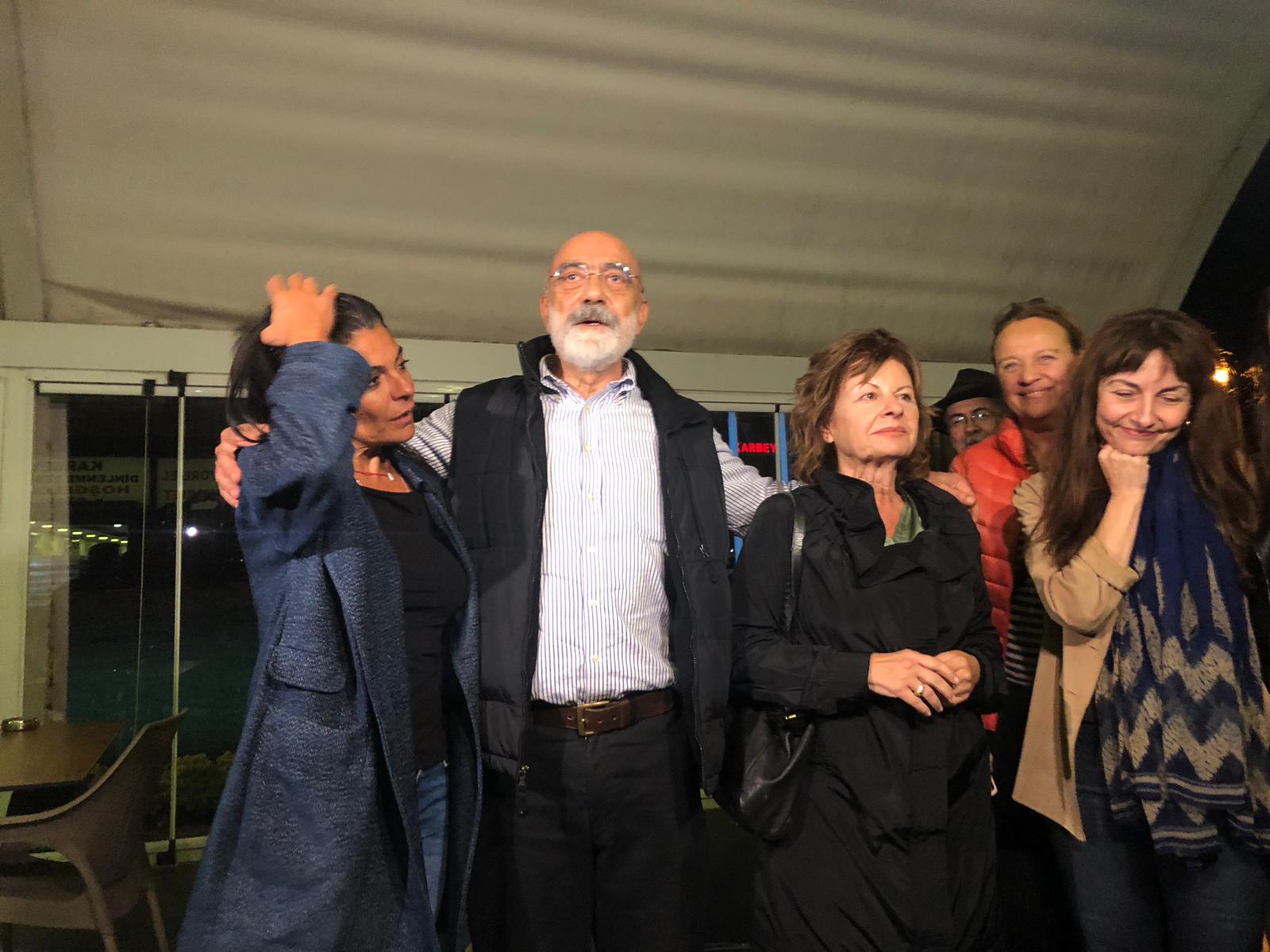 Gazeteci Ahmet Altan, gazeteci Prof. Dr. Mehmet Altan ve gazeteci Nazlı Ilıcak'ın haklarında verilen ağırlaştırılmış müebbet hapis cezasının Yargıtay tarafından bozulmasının ardından İstanbul 26. Ağır Ceza Mahkemesi’nde yapılan yeniden yargılamada karar açıklandı.