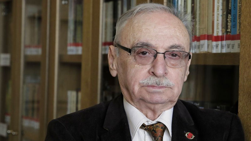 ORHAN ERİNÇ’İN ARDINDAN: “DURUŞUNU, İYİLİĞİNİ VE NEZAKETİNİ UNUTMAYACAĞIZ” | Türk basınının en kıdemli isimleri arasında yer alan, 65 yıllık gazeteci, eski Cumhuriyet gazetesi Genel Yayın Yönetmeni ve Cumhuriyet Vakfı Başkanı, eski Türkiye Gazeteciler Cemiyeti ve Türkiye Gazeteciler Sendikası Başkanı Orhan Erinç (87) yaşamını yitirdi.