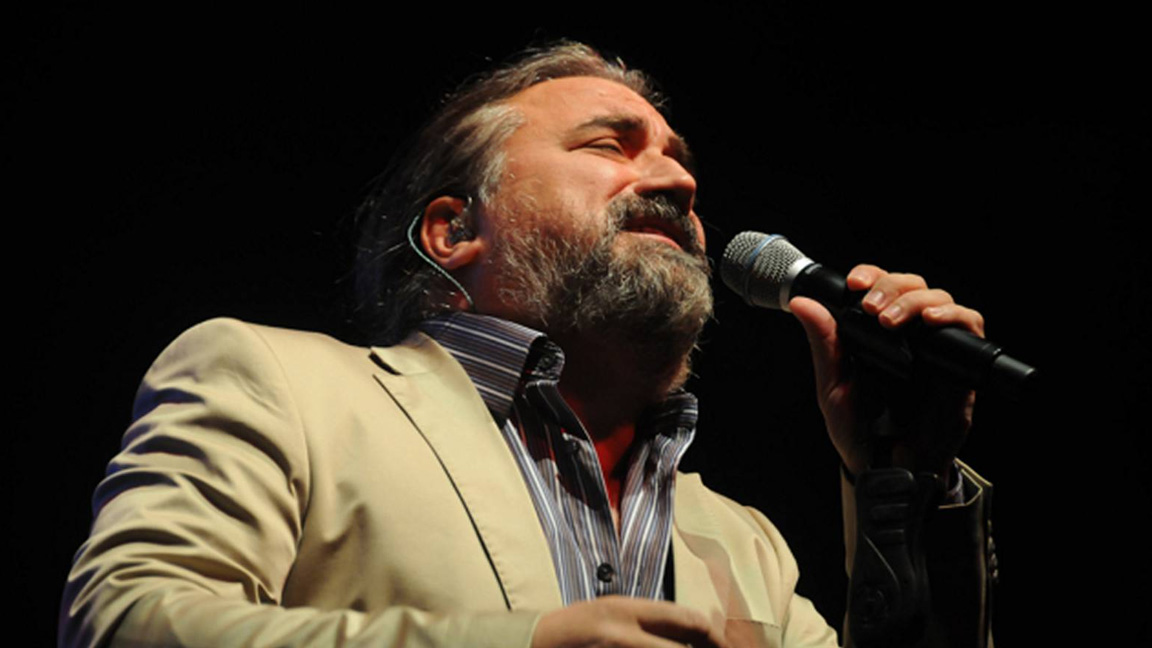 Ünlü sanatçı Volkan Konak, sığınmacı yoğunluğuna dikkat çekerek Almanya'dan vize alamadıklarını belirtti.