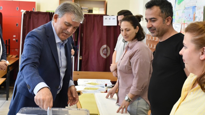İşte siyasilerin sandık başından fotoğrafları: