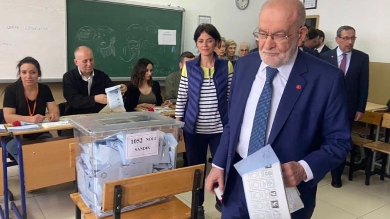 Saadet Partisi Genel Başkanı Temel Karamollaoğlu, 31 Mart Mahalli İdareler Genel Seçimleri için oyunu Ankara Çankaya Lisesi'nde oyunu kullandı. Oy verme işlemlerinin ardından basın mensuplarına açıklamada bulunan Karamollaoğlu, "Allah hayırlı etsin inşallah. Seçimler vesilesiyle beldelerimizi, ilçelerimizi, illerimizi kimler yönetecek belirlenmiş olacak. Milletin tercihi; hepimiz de bu seçime saygı duymak mecburiyetindeyiz. Hayırlı olsun diyorum" ifadelerini kullandı.