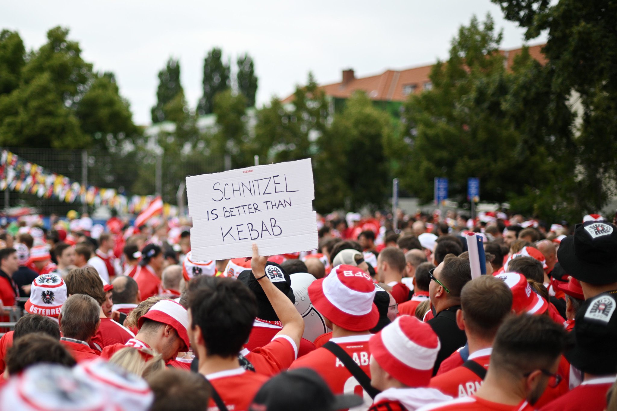 Leipzig Stadı'nda oynanan maçta Türkiye'ye çeyrek finali getiren golleri 1. ve 59. dakikalarda Merih Demiral attı. Avusturya'nın tek golünü 66. dakikada Gregoritsch'ten geldi.