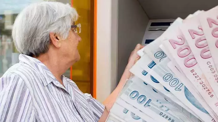 En düşük emekli aylığı alanlar dikkat: Zamlar bu aya yetişecek mi?