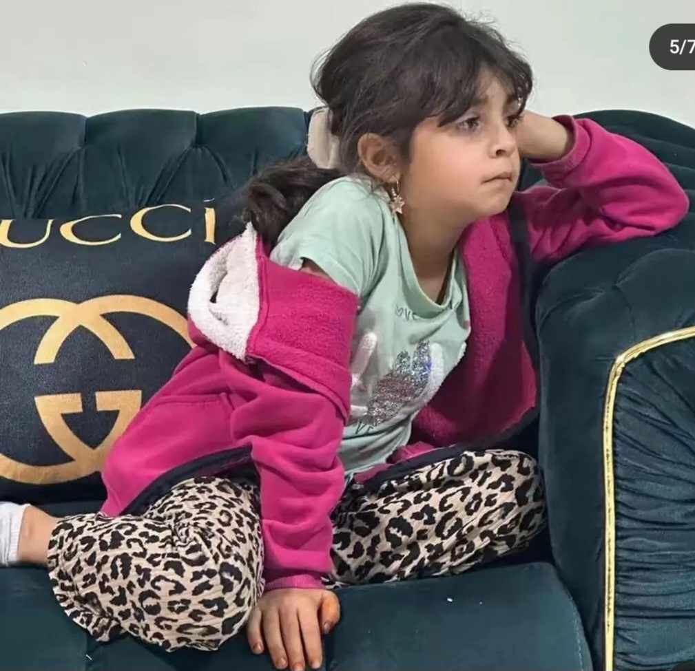 Yapılan otopsi işleminde Narin’in bedeninden 91 numune alındığı, çuvalda sol bacağının diz kısmından kopuk olduğu, kemik parçalarının da İstanbul Adli Tıp Kurumu Başkanlığı'na gönderildiği öğrenildi.