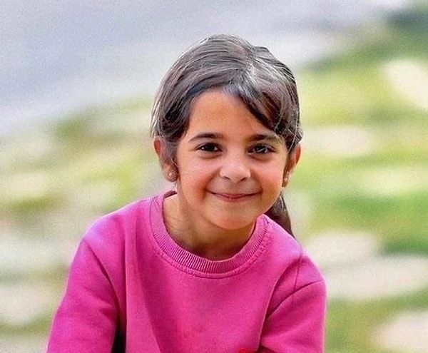 Ayrıca Narin'in bedeninden 91 numune alındığı, çuvalda sol bacağının diz kısmından kopuk olduğu, kemik parçalarının da İstanbul Adli Tıp Kurumu Başkanlığı'na gönderildiği öğrenildi.