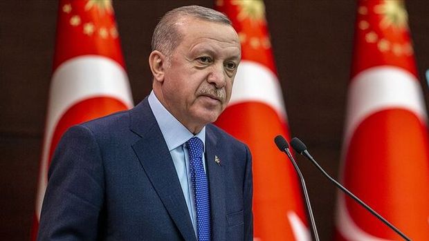 AKP Genel Başkanı ve Cumhurbaşkanı Recep Tayyip Erdoğan’ın beğeni oranı %34, beğenmeme oranı %55,3, karasızlar %10,7