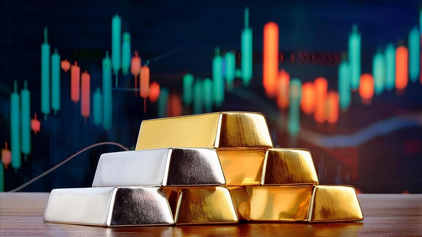 "Borsa İstanbul biraz alıcılı. Borsa tehlikeli sularda gezmeye devam ediyor. Düşük fiyatlarda evet, giriş yapılabilir bir seviyede ancak aşağıda riskler var. 8700 altına sarkmasıyla 8400'e kadar aşağıda alan açıldı. 12 bin puan hedefini sık sık ifade ediyorum.