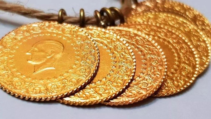 Dolar TL kuru stabil. Güçlü duruş devam ediyor. Baskılanma süreci devam ediyor. Euro/TL kuru pariteden dolayı 37.10 liraya kadar geriledi. Dolar mı euro mu, euro. Dövize yatırım yapmak isteyen euro'nun düşük kaldığını bilmeli.