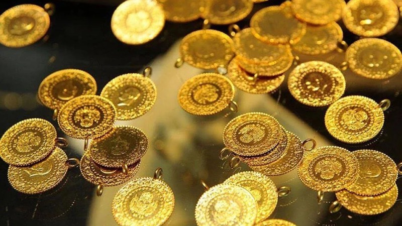 Ons altında iki önemli direnç var. 2730, devamında 2780 dolar dirençleri. Biz altın tarafında uzak durmaya devam ediyoruz. Altın ons ve gram tarafında alınabilecek bir seviyede değil. Teknik olarak kar satışlarının olması gerekiyor. 2025 yılı öngörümü zaten açıkladım: 3000-3500 dolar aralığı. Düşüş yönlü beklentim devam ettiği için bugünlerde hiçbir arkadaşıma altın önermiyorum.