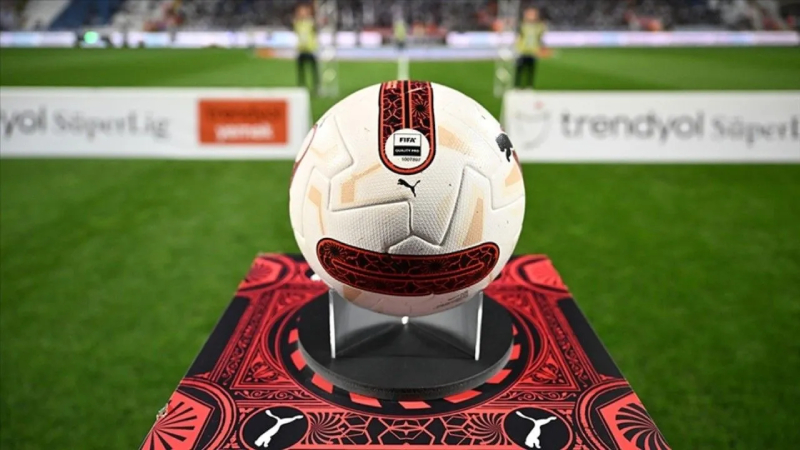 Euro Club Index, Süper Lig'de şampiyonluk tahminini güncelledi. Buna göre şampiyonluk ipini göğüsleyecek takım 92 puan toplayacak. İşte NTV Spor’un derlemesine göre, Euro Club Index'in Süper Lig'de sezon sonu oluşacak puan tablosu ve şampiyonluk ihtimalleri: