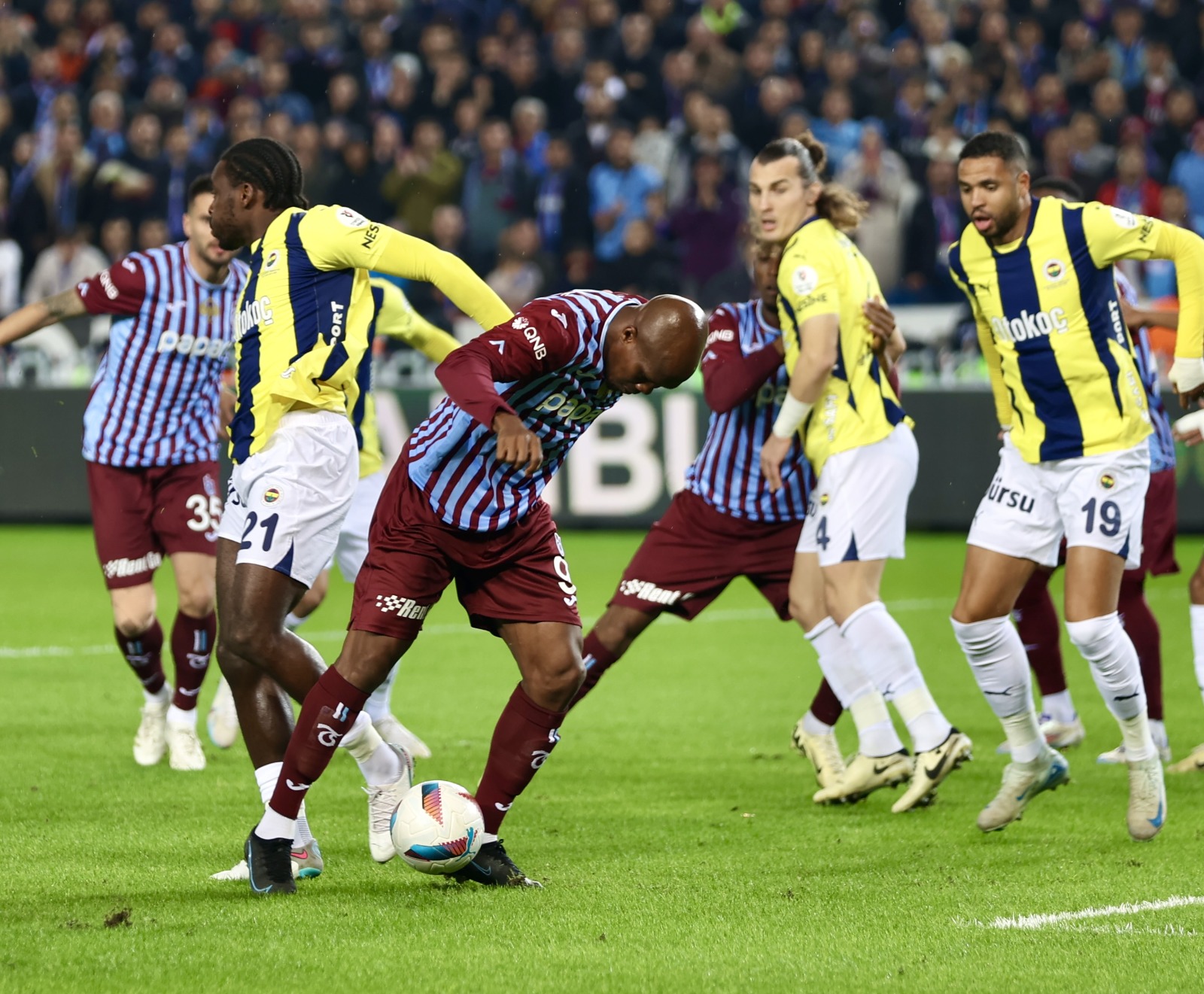 Spor yazarları, Trabzonspor-Fenerbahçe maçını yorumladı: Türk hakemliğinin içine edilmiş durumda