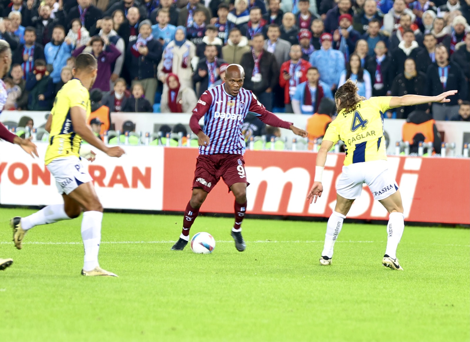 Spor yazarları, Trabzonspor-Fenerbahçe maçını yorumladı: Türk hakemliğinin içine edilmiş durumda