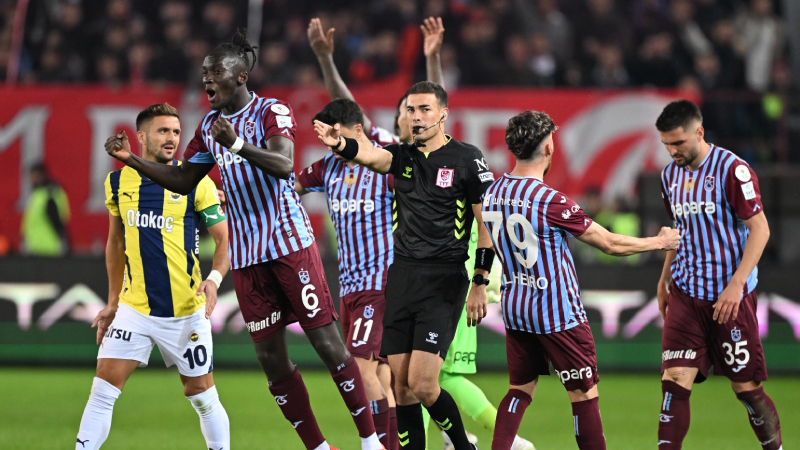 Hakem hocaları, Trabzonspor-Fenerbahçe maçının tartışmalı pozisyonlarını yorumladı: Gol iptali ve penaltı kararları doğru mu?