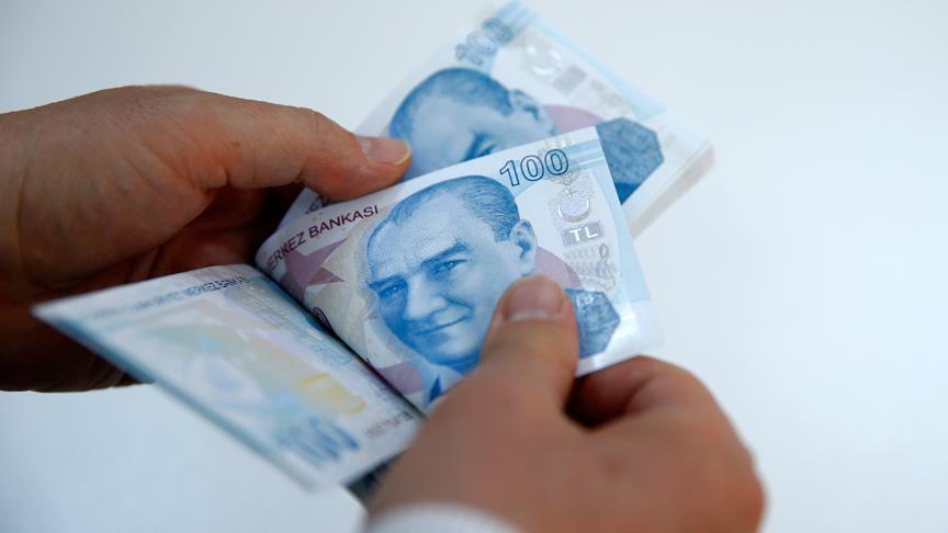 Milyonlarca işçi aralık ayında başlayacak olan asgari ücret zam görüşmelerinden çıkacak sonuca odaklandı. Görüşmelerde, 6 aylık enflasyon beklentisi, Bakanlığın yaptığı kamuoyu araştırmaları, büyüme oranları ile TÜRK-İş ve TİSK verileri etkili olacak.