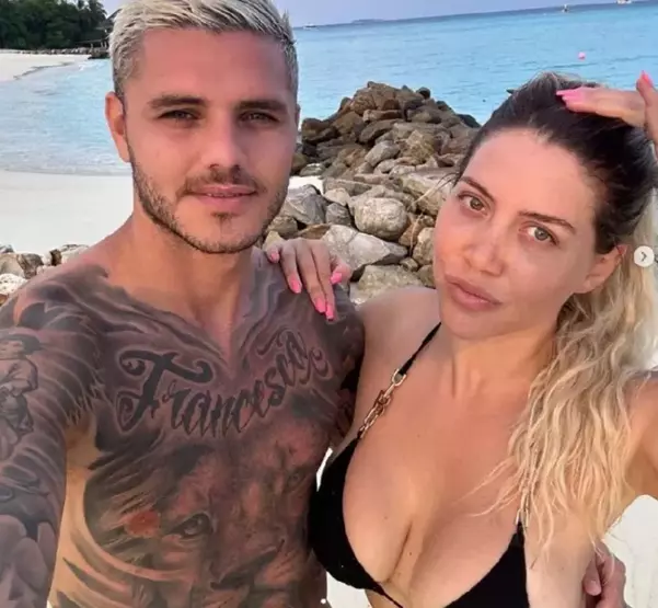 Wanda Nara ise, "Mauro, başına gelenler için çok üzgünüm, dizin uzun zaman önce kötüydü. Artık geçti, çabuk iyileş ve neye ihtiyacın olursa bana güvenebilirsin. En iyisine gitmekten çekinme. Her şey yoluna girecek” cevabını vermişti.