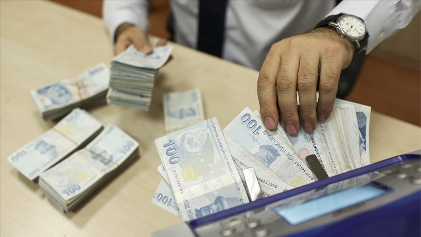 TÜRK-İŞ heyeti, geçtiğimiz yıl olduğu gibi bu yıl da 4 işçi temsilcisiyle komisyona katılacak. İşçi kesimini temsil eden 5 kişilik TÜRK-İŞ heyetine, Genel Başkan Yardımcısı Ramazan Ağar başkanlık edecek. Heyette, aşçı Selma Sayın, kuaför Nihan Koçak, karayollarında taşeron işçi Durmuş Öztürk ve basın mensubu Sezer Özseven yer alacak. Bu dört işçi, asgari ücretli çalışanların sorunlarını ve taleplerini masaya taşıyacak.