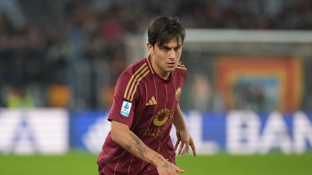 "Sonra Dybala, 4.5 milyon eurodan başlayarak artan, daha düşük rakama Roma ile anlaştı." 