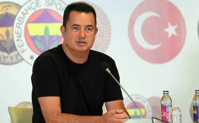 Sezona şampiyonluk parolasıyla başlayan Fenerbahçe, ilk yarı sonunda lider Galatasaray'ın 8 puan gerisinde kaldı. Sarı-lacivertliler ocak ayında takımı güçlendirmek adına çalışmalara başlarken, Acun Ilıcalı'dan transfer açıklaması geldi.