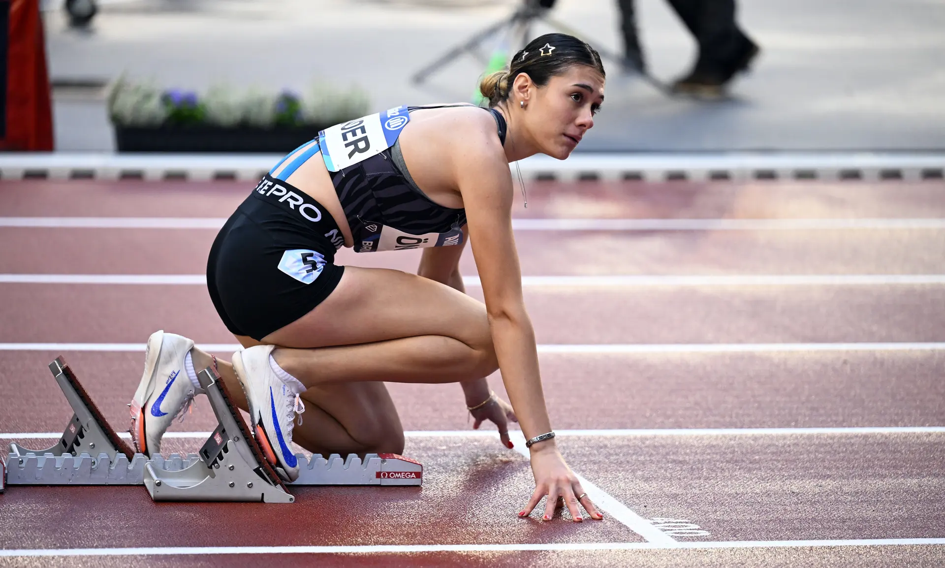 2024 Virtus Dünya Salon Atletizm Şampiyonası'nda yarışan özel sporcu Aysel Önder, kadınlar 400 metrede 57.54'lük derecesiyle dünya rekoru kırarak altın madalyaya ulaştı.