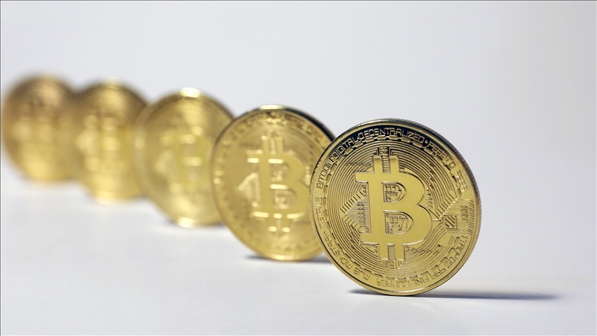 Bu yıl hızla yükselen ve rekor kıran Bitcoin'in 2025'te nasıl bir yön izleyeceği merak ediliyor. CNBC'ye konuşan kripto yatırımcıları ve sektör yöneticileri, Bitcoin'in yeni yılda tüm zamanların en yüksek seviyesine çıkacağını öngörüyor. 