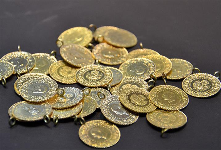 "Gram altın tarafında şu anda serbest fiyatlarda 3.052-3.067 lira aralığında bir gram altın var karşımızda.  Malum gram altın tarafında 2.980-3.080 lira aralığındaki oyalanma trendi devam ediyor.  Özellikle gram altın tarafında tekrar 3.050-3.030 bu denemeleri yapan bir gram altın karşımızda göreceğiz.