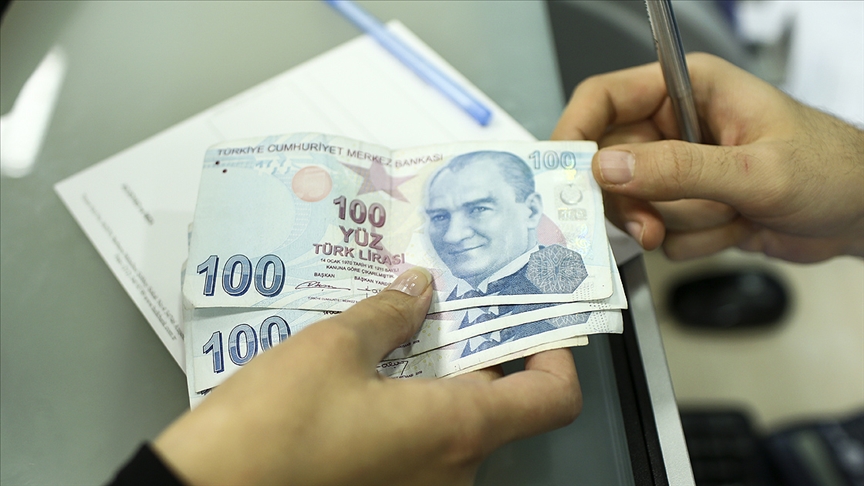  SSK ve Bağ-Kur emeklilerinin en düşük maaşı 2025’in ilk yarısında yüzde 15,75 artışla 14 bin 469 TL olarak açıklandı.  Emekli maaşlarının açıklanmasının ardından bayram ikramiyelerinin durumu merak konusu oldu.