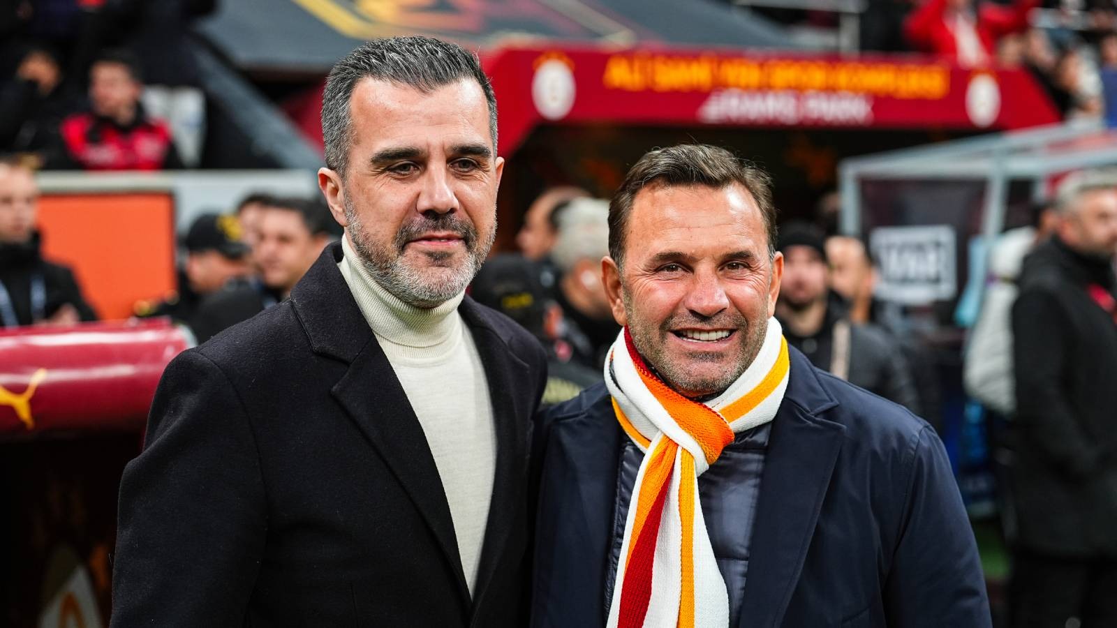Galatasaray Teknik Direktörü Okan Buruk (sağda) ile Adana Demirspor Teknik Direktörü Mustafa Avcı (solda) karşılaşma öncesi birbirlerine başarılar diledi.