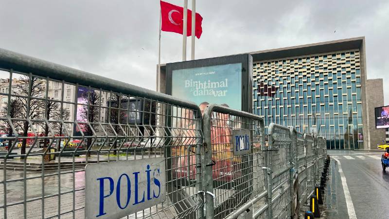 Taksim polis bariyer