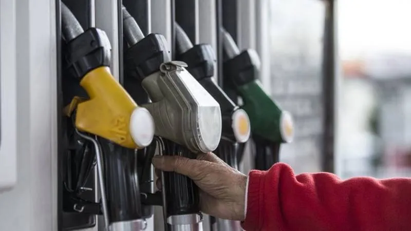 Akaryakıtta tabela değişecek: Benzine bir indirim daha geliyor