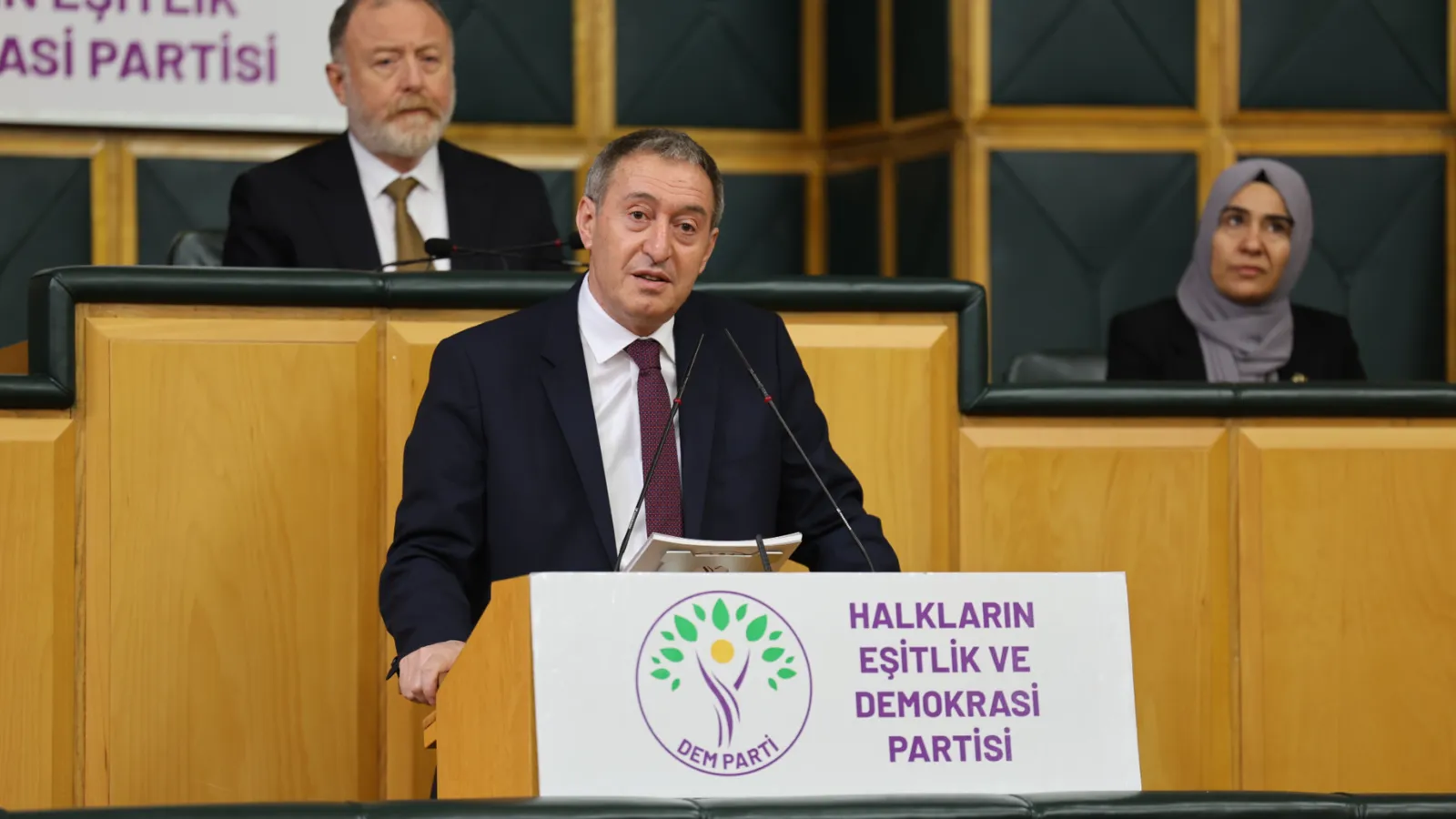<p>DEM Parti&rsquo;nin anketteki oy oranı y&uuml;zde 9 olarak hesaplandı. Parti, bu sonu&ccedil;la d&ouml;rd&uuml;nc&uuml; sırada yer aldı.</p>