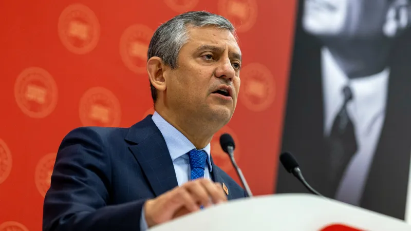 HP Genel Başkanı Özgür Özel, 19 Mayıs Atatürk'ü Anma, Gençlik ve Spor Bayramı dolayısıyla paylaştığı mesajında, Cumhuriyet ateşinin sönmeyeceğini vurgulayarak,