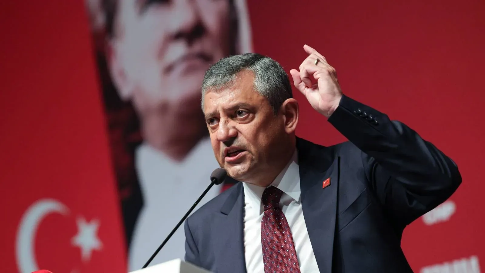özgür özel