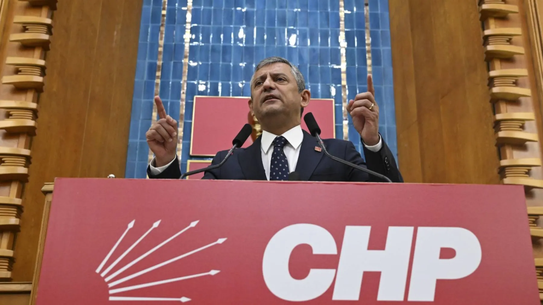 özgür özel*