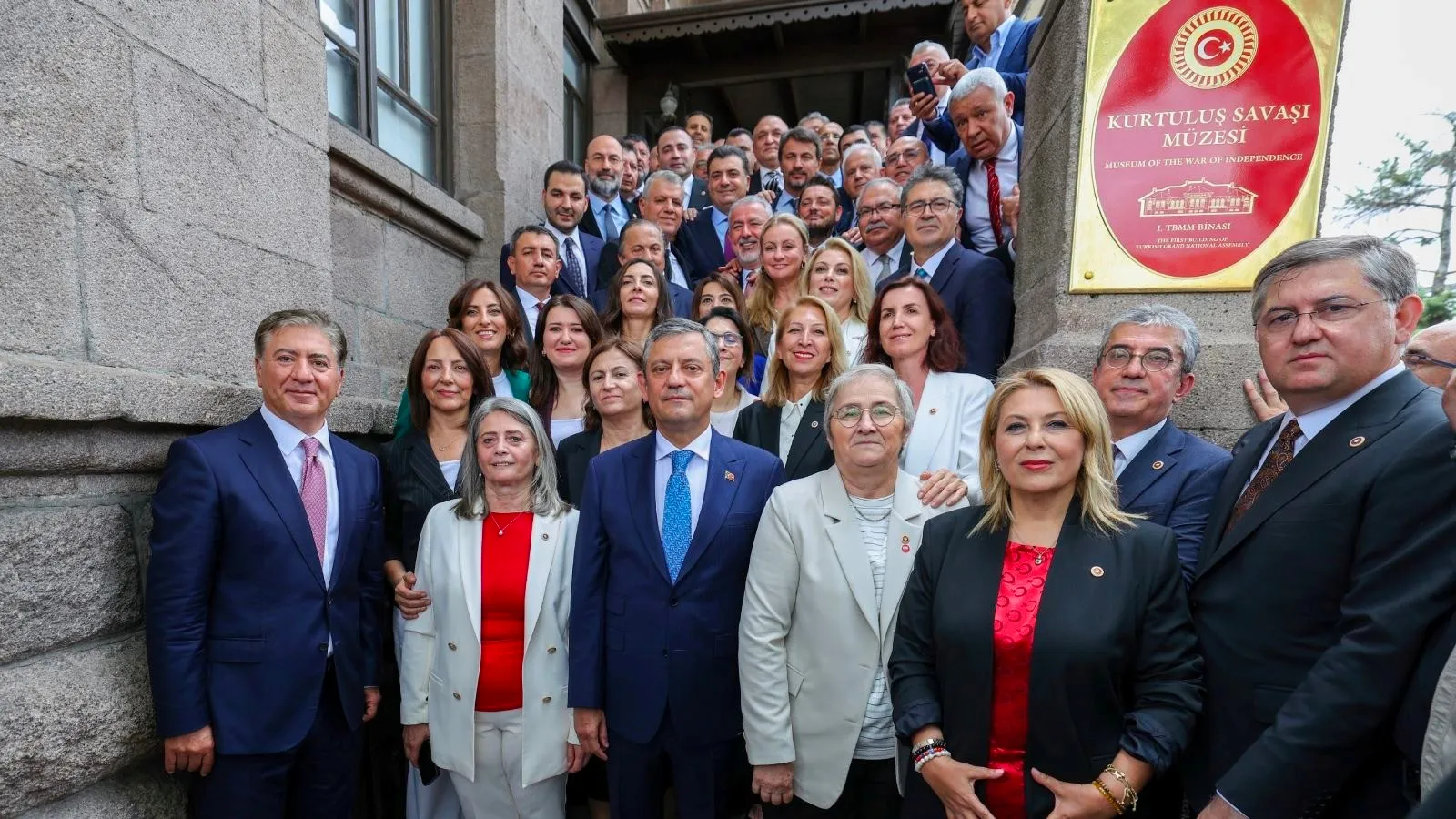 Kapıları açan sesler