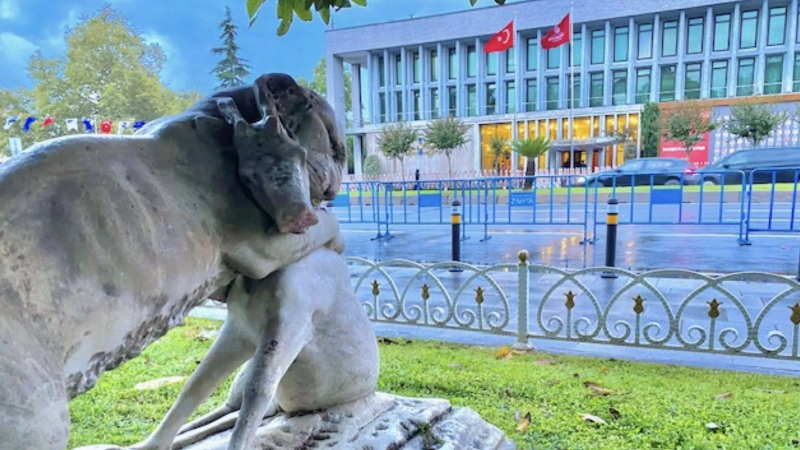 Saraçhane’deki o aslanlı heykeli gördünüz mü, Silivri zindanlarından yükselen öfkeyi duydunuz mu ?