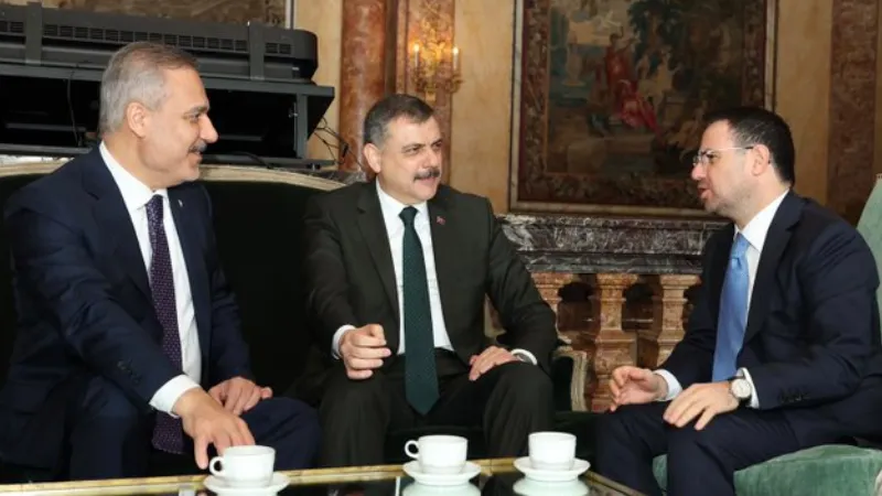 Murat Yetkin: Dışişleri, İçişleri ve Adalet bakanları Brüksel’de Türkiye’yi anlatmaya çalışırken, Türkiye’de gazeteciler basın özgürlüğü için sokağa çıkma kararı aldı