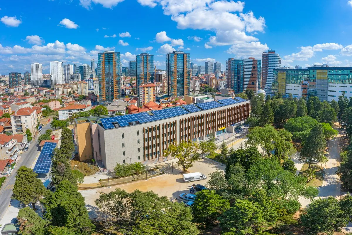 <p>4. İstanbul Atat&uuml;rk Fen Lisesi &ndash; 494,887</p>
<p>İstanbul'da bulunan İstanbul Atat&uuml;rk Fen Lisesi, matematik ve fen bilimleri ağırlıklı eğitim veriyor.</p>