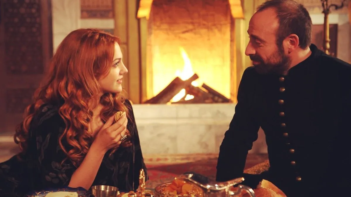 15 yıl sonra aynı filmde buluştular: Meryem Uzerli ve Halit Ergenç'ten kırmızı halı pozları