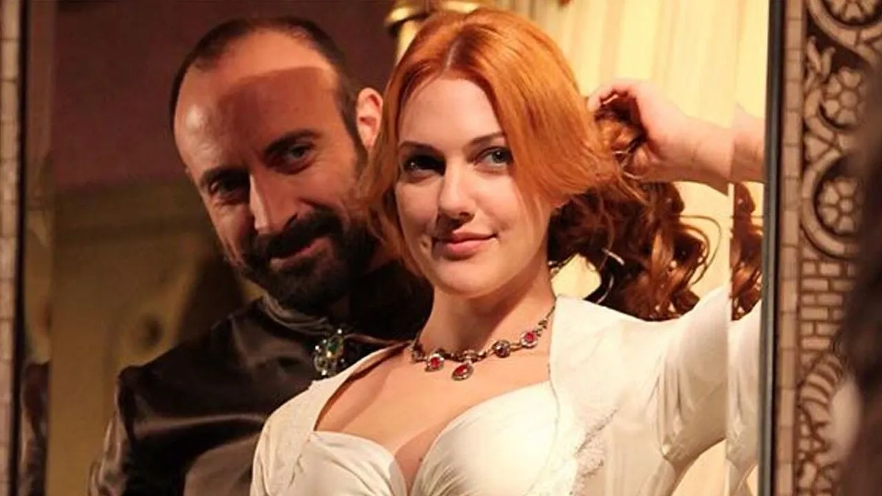 <p data-pm-slice="1 1 []">Filmin başkarakterlerinden Arif, uzun s&uuml;redir yazmakta g&uuml;&ccedil;l&uuml;k &ccedil;eken bir yazar. Sonya ise &uuml;&ccedil; yıl &ouml;nce eşini ve oğlunu kaybetmiş bir kadın. İki karakterin karşılaşması &uuml;zerinden yas, yalnızlık ve iyileşme temaları işlenirken, hayata yeniden tutunmanın m&uuml;mk&uuml;n olup olmadığı sorgulanıyor.</p>