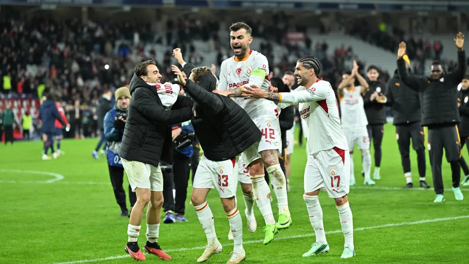 O zaman şarkı söylemek lazım avaz avaz...