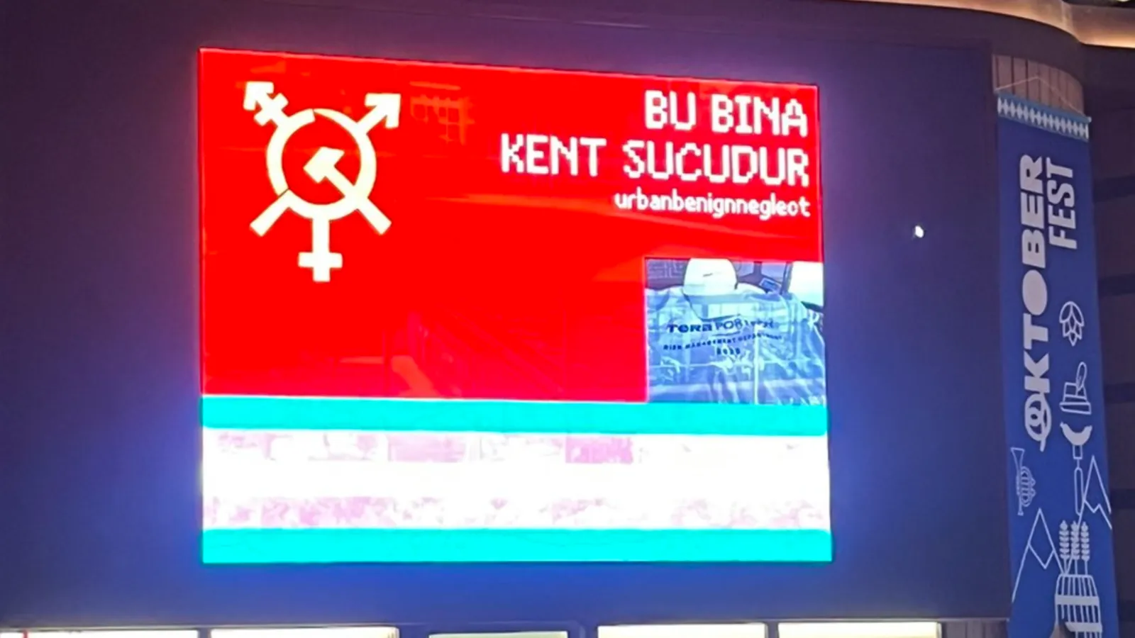 Terminal Kadıköy’de reklam ekranı hacklendi; "Bu bina kent suçudur"