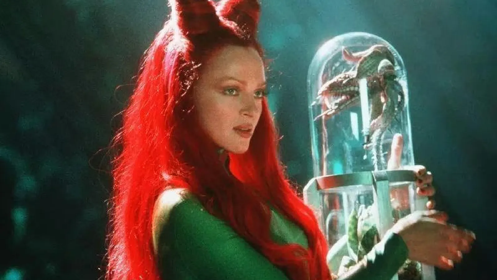 Batman evreninin ikonik kötüsü Poison Ivy karakteri dizi oluyor