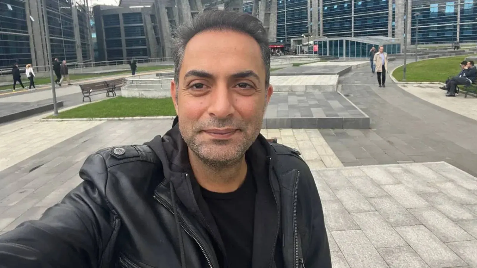 Gazeteci Murat Ağırel, cezaevinden mektup yazdı: Kalemimi Metris Cezaevi’nin duvarlarına sürtüyorum, daha da keskinleşiyor!
