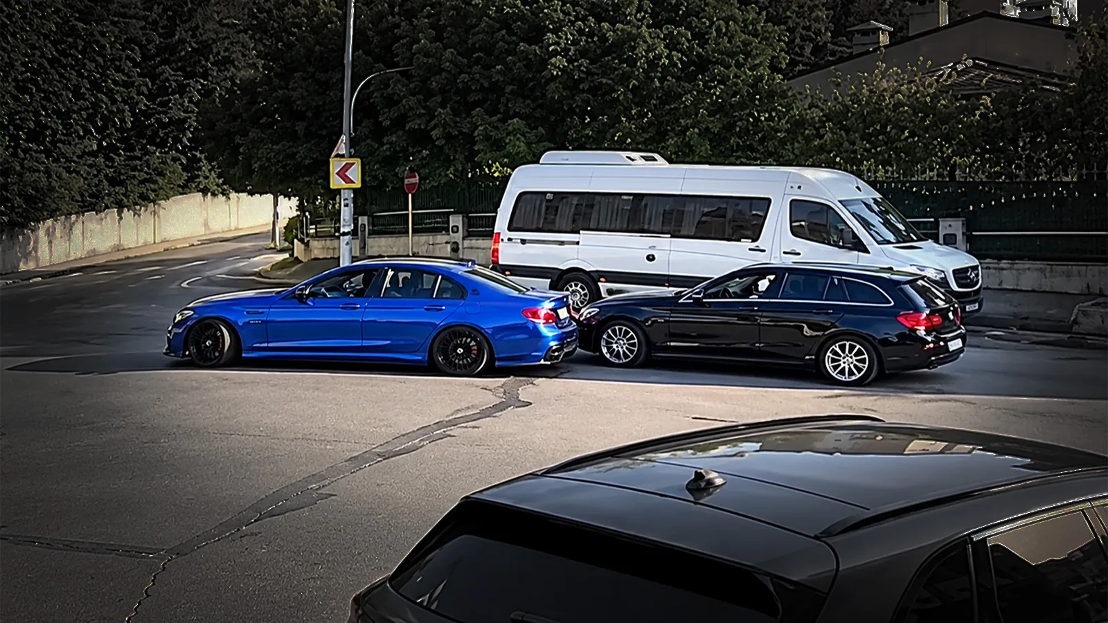 Drift atarken savruldu; arkadaki araca çarptı!