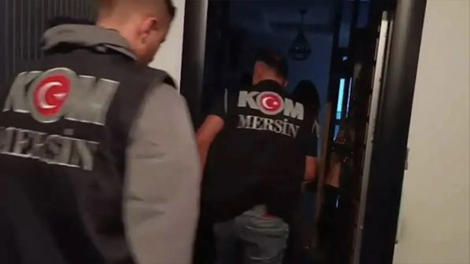 Mersin’de kapı aralığından sızan utanç